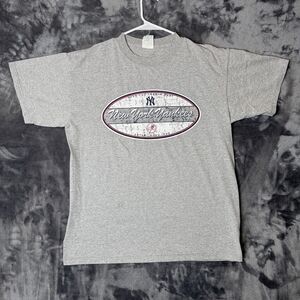 Vintage Y2K New York Yankees Short Sleeve Gray T-Shirt Size Large